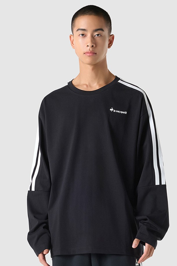 유니 선데이 루즈 긴팔 티셔츠 - 블랙(QQ323LRL82)는 남녀 모두 착용 가능한 베이직 캐주얼 스타일의 긴팔 티셔츠입니다. 면과 폴리에스터 혼방의 고중량 소재로 제작되어 봄, 가을에 적합하며, 라운드넥에 루즈핏으로 편안한 착용감을 선사합니다. 블랙, 아이보리, 블루 세 가지 색상으로 출시되었으며, 속건 및 형태안정 기능과 배색 포인트 디테일이 특징입니다.
