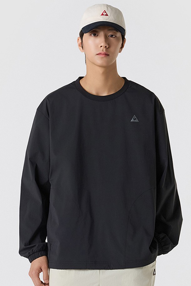 유니 루즈핏 등판그래픽 피스테는 남녀 공용으로, 봄, 여름에 착용하기 좋은 얇은 두께의 긴소매 티셔츠입니다. 루즈핏으로 편안한 착용감을 제공하며, 등판 그래픽 디자인과 옆선 포켓 디테일이 돋보이는 캐주얼 & 스포티 스타일의 제품입니다. 신축성과 생활 방수 기능이 있어 산책이나 여행 시에도 활용하기 좋으며, 부드러운 촉감의 나일론, 폴리에스터, 폴리우레탄 혼방 소재로 제작되었습니다.
