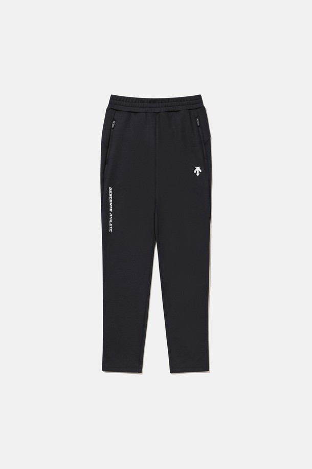 영애슬릿 트레이닝 플리스 팬츠 블랙(SQ32JTFP71)는 유아동을 위한 스포티하고 캐주얼한 스타일의 긴 기장 트레이닝 팬츠입니다. 부드러운 촉감의 폴리에스테르, 폴리우레탄 혼방 소재로 제작되어 사계절 내내 편안하게 착용 가능하며, 흡습, 속건, 신축성 기능을 갖췄습니다. 허리 스트링 조절과 지퍼 포켓으로 활동성과 실용성을 높인 릴랙스핏 디자인입니다.
