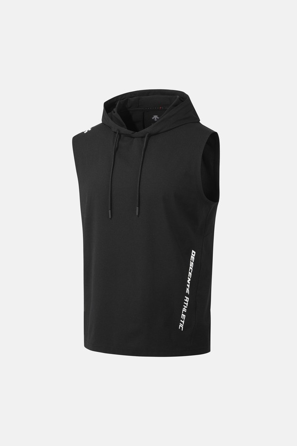 트레이닝 후드 슬리브리스 블랙(SQ321TST72)는 남녀공용으로, 여름철 트레이닝과 일상에서 스포티하고 캐주얼한 스타일을 연출할 수 있는 루즈핏 민소매 후드입니다. 흡습속건 기능과 가벼운 폴리에스터 소재로 제작되어 쾌적한 착용감을 선사하며, 후드 스트링 조절, 어깨 스피릿 디테일, 사이드 레터링 포인트가 특징입니다. 블랙, 멜란지 그레이, 그레이 그린 3가지 컬러로 출시되어 피트니스, 러닝, 여행 등 다양한 TPO에 활용하기 좋습니다.
