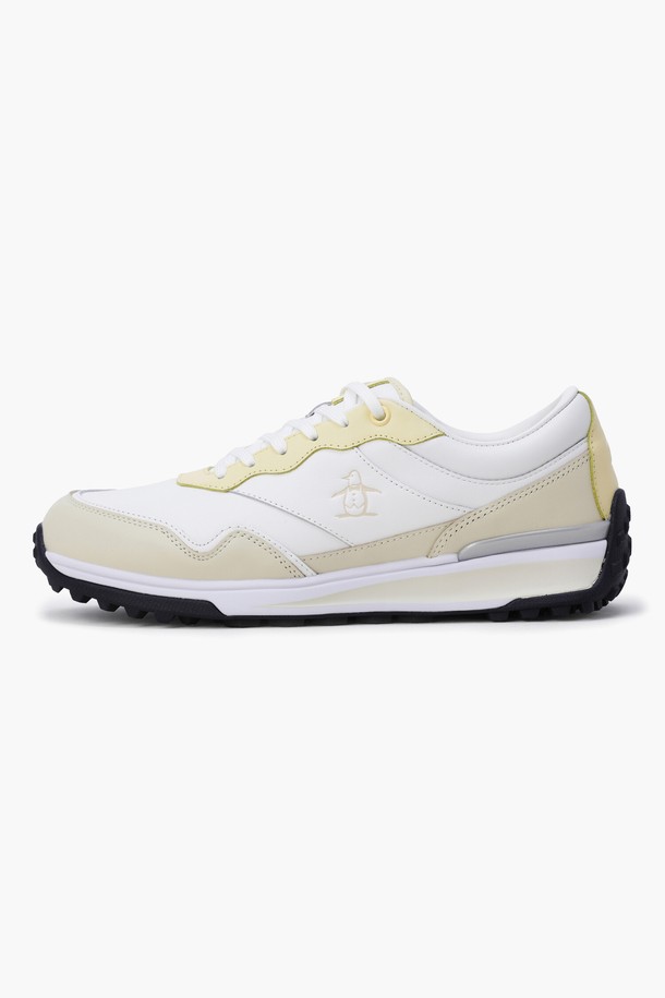 여성 아이코닉 스파이크리스화 베이지(MQ322SSH71)는 천연 가죽과 소가죽 소재를 사용하여 부드러운 착화감을 제공하는 여성 골프화입니다. 3cm 굽 높이의 플랫 디자인으로, 캐주얼한 분위기를 연출하며, 끈으로 여미는 방식입니다. 베이지와 레드 두 가지 색상으로 출시되었으며, 미드솔이 적용되어 편안한 착용감을 선사합니다. 무지 디자인에 로우탑 스타일로, 골프룩과 산책룩 등 다양한 TPO에 활용 가능하며, 클래식, 캐주얼, 미니멀 스타일을 즐겨 입는 여성에게 적합합니다. 보조 신발끈과 신발주머니가 함께 제공됩니다.
