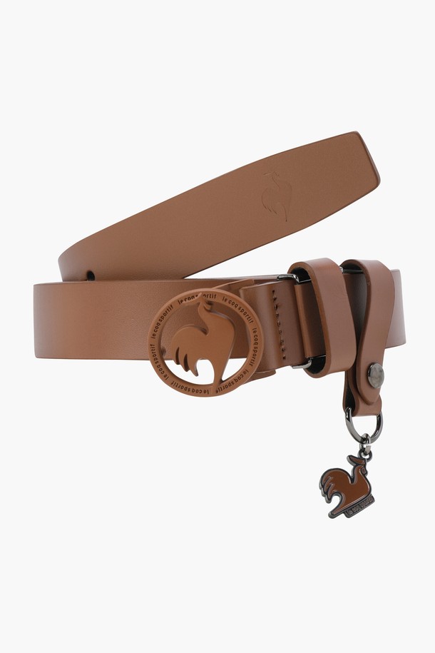 세련된 스타일의 여성 키링 버클 벨트입니다. 소가죽 소재로 제작되어 고급스러움을 더하며, 블랙과 카멜 두 가지 색상으로 만나보실 수 있습니다. 로고 버클, 키링, 림 포인트 디자인이 돋보이며, 골프 및 데일리룩에 모두 활용 가능한 실용적인 아이템입니다.
