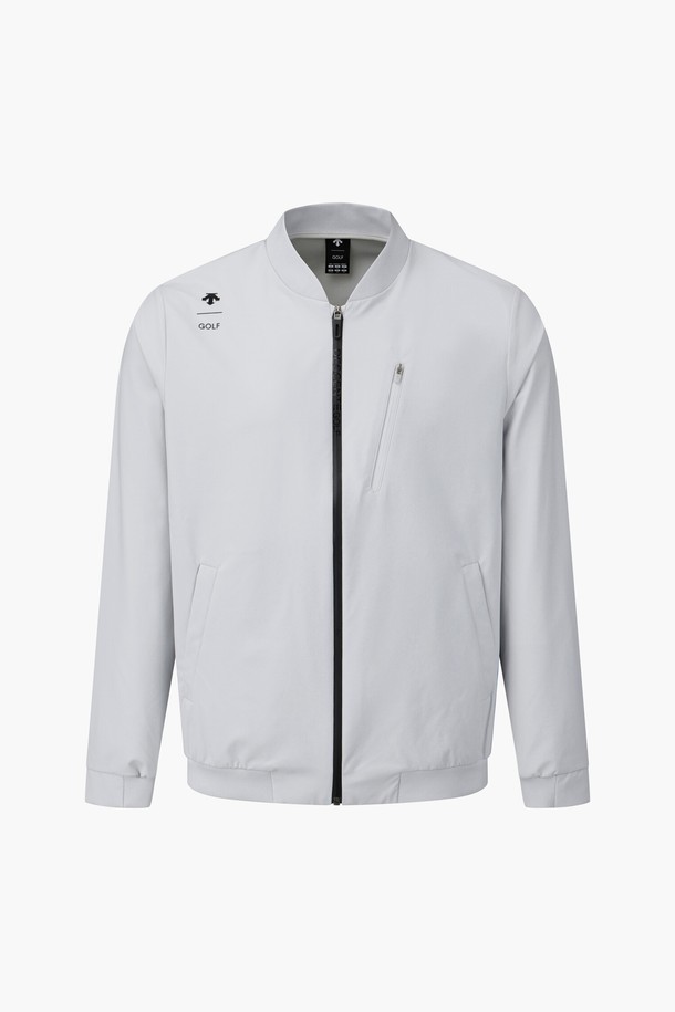 남성 홑겹 블루종 점퍼 (DQ32MFBL82)는 데이트룩, 카페룩, 쇼핑룩에 모두 잘 어울리는 제품입니다. 클래식, 미니멀, 캐주얼 스타일을 선호하는 남성분들께 추천하며, 어떤 옷차림에도 자연스럽게 매치되어 세련된 분위기를 연출합니다. 홑겹 디자인으로 간절기 날씨에 가볍게 걸치기 좋고, 편안한 착용감을 제공합니다. 심플하면서도 멋스러운 디자인으로, 당신의 스타일 지수를 한층 끌어올려 줄 것입니다.