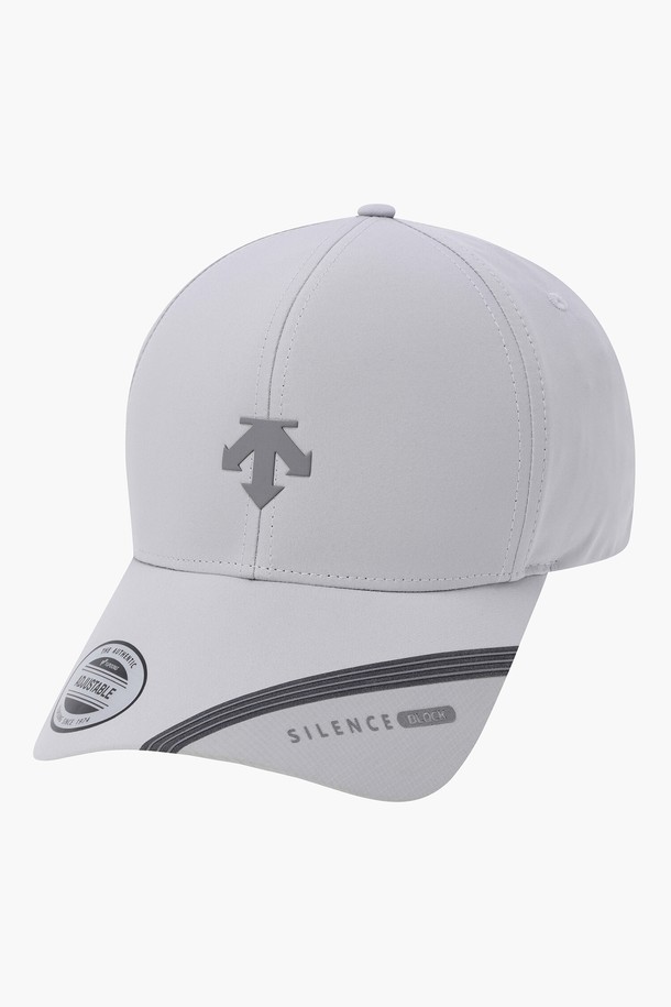 남성 골프룩에 어울리는 6쪽 챙 포인트 사일런스 캡 (DQ32MFCP90)입니다. 폴리에스터 소재로 제작되어 봄, 여름, 가을 시즌에 착용하기 좋습니다. 7.5cm 챙은 햇빛을 효과적으로 가려주며, 립 원단 믹스 디자인과 사이즈 조절 기능으로 편안한 착용감을 제공합니다. 캐주얼하고 미니멀한 스타일을 즐기는 남성 골퍼에게 추천합니다. BLKG, GRYG 두 가지 컬러로 출시되었습니다.
