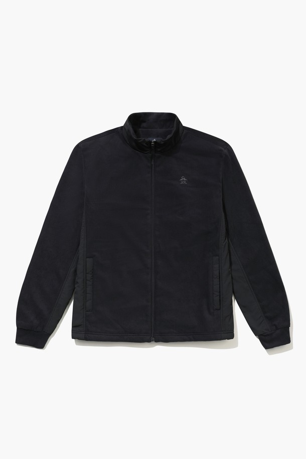 남성 플리스 방풍 점퍼(MQ321MJP93)는 가을, 겨울 시즌에 착용하기 좋은 남성용 점퍼입니다. 스포티하고 캐주얼한 스타일을 연출하며, 골프 및 일상생활에서 활용하기 좋습니다. 부드러운 촉감의 플리스 소재와 넉넉한 두께감으로 보온성을 높였으며, 방풍 기능을 갖춰 추운 날씨에도 쾌적하게 착용할 수 있습니다. 레귤러핏에 집업 스타일로 편안하게 착용 가능하며, 무지 디자인으로 미니멀한 스타일을 선호하는 분들께 적합합니다. 블랙 컬러의 긴소매 점퍼로 다양한 의상과 매치하여 활용할 수 있습니다.
