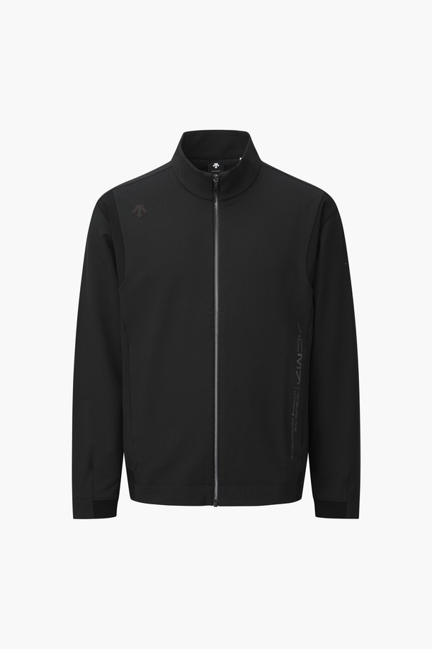 아크먼트(ACMT) 남성 스톰플리스 점퍼 (DQ32MFBL9B)는 겨울철 골프 라운딩과 일상에서 스타일리시하게 연출할 수 있는 남성용 점퍼입니다. 부드러운 촉감의 두꺼운 스톰플리스 소재로 제작되어 보온성이 뛰어나며, 4웨이 스트레치 기능으로 편안한 활동성을 제공합니다. 기모 안감과 소매/밑단 밴딩 디테일이 추운 날씨에도 따뜻하게 몸을 보호해 줍니다. 레귤러핏 디자인과 집업 여밈 방식으로 간편하게 착용 가능하며, 스포티하고 미니멀한 스타일을 연출합니다. 블랙 컬러로 어떤 옷에도 쉽게 매치하여 겨울철 골프룩과 데일리룩을 완성할 수 있습니다.
