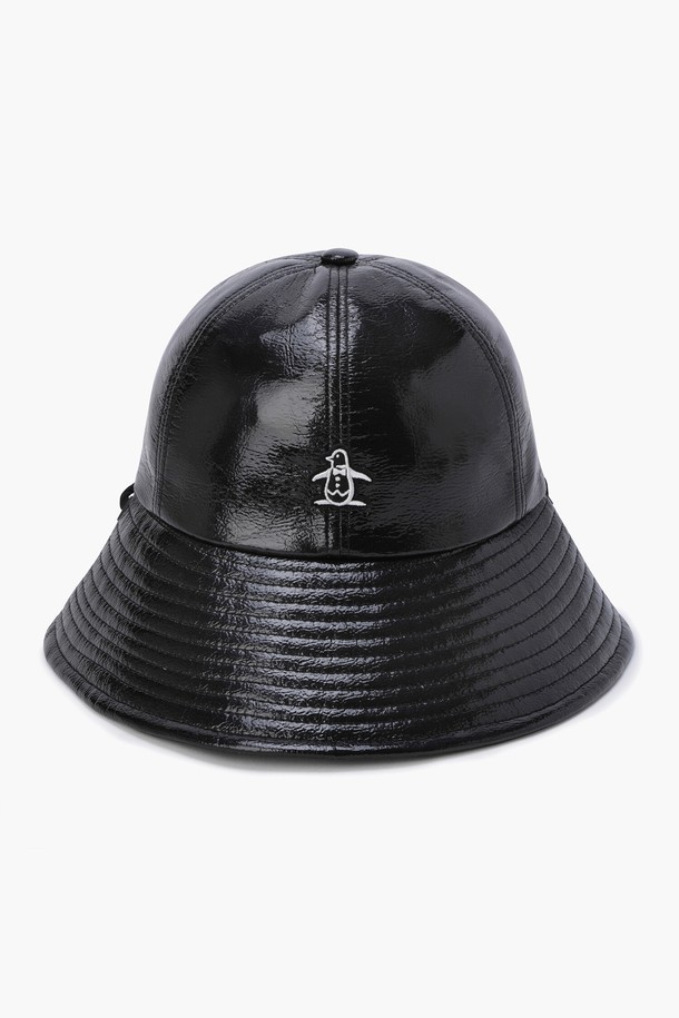 세련된 여성의 스타일을 완성해 줄 '여성 샤이니 비건레더 버킷햇 블랙(MQ322LCP81)'입니다. 부드러운 촉감의 비건 레더 소재와 은은한 광택감이 돋보이며, 모던한 무드의 블랙 컬러가 어떤 룩에도 잘 어울립니다. 9cm의 챙 넓이로 햇빛을 효과적으로 가려주며, 사이즈 조절 가능한 끈이 있어 편안한 착용감을 선사합니다. 미니멀, 클래식, 캐주얼 스타일 모두 소화 가능하며, 특히 골프룩에 세련된 포인트를 더해줍니다.
