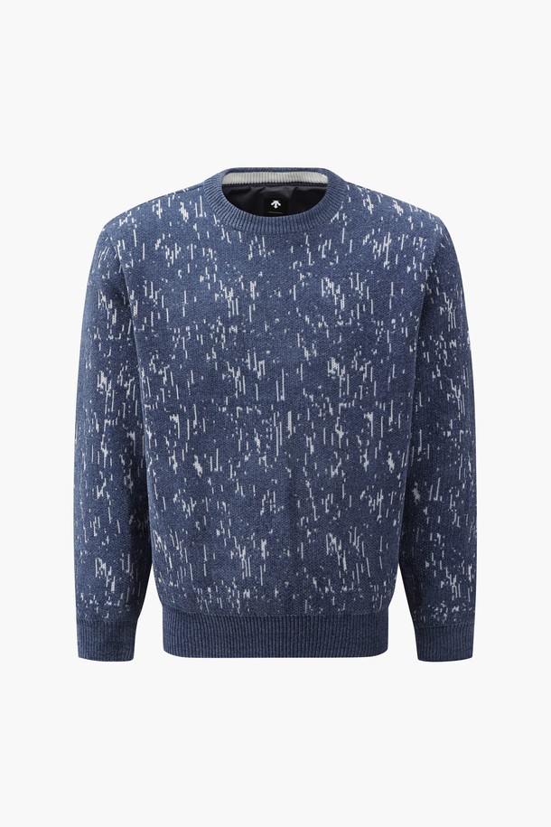 남성 셔닐 라운드 방풍 스웨터 (DQ42MFKPO5)는 부드러운 촉감의 셔닐사 소재로 제작되어 고급스러운 무드를 연출합니다. 겨울철 골프룩 또는 데일리룩에 활용하기 좋은 스포티하면서 클래식한 스타일의 스웨터입니다. 라운드넥 디자인에 긴 소매 기장으로, 두꺼운 두께감과 방풍 안감이 뛰어난 보온성을 제공합니다. 폴리에스테르와 나일론 혼방 소재로 제작되어 편안한 착용감을 선사합니다. 
