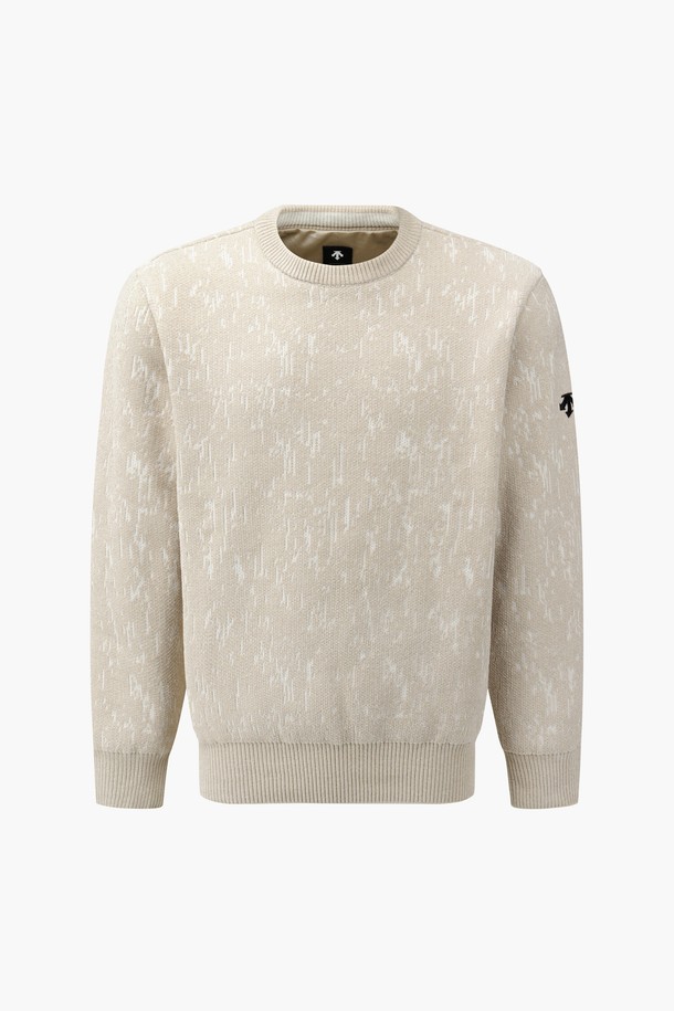 남성 셔닐 라운드 방풍 스웨터(DQ42MFKPO5)는 가을과 겨울, 골프 및 일상에서 모두 활용 가능한 남성용 스웨터입니다. 베이지와 다크그레이 두 가지 색상으로 제공되며, 셔닐사 원단을 사용하여 부드러운 촉감과 고급스러운 무드를 선사합니다. 라운드넥, 긴소매, 레귤러핏 디자인으로 캐주얼, 스포티, 클래식 스타일을 모두 아우릅니다. 두꺼운 두께감과 방풍 안감으로 보온성을 높여 겨울철에도 따뜻하게 착용할 수 있으며, 방풍 기능으로 골프룩이나 겨울 데일리룩에 적합합니다.
