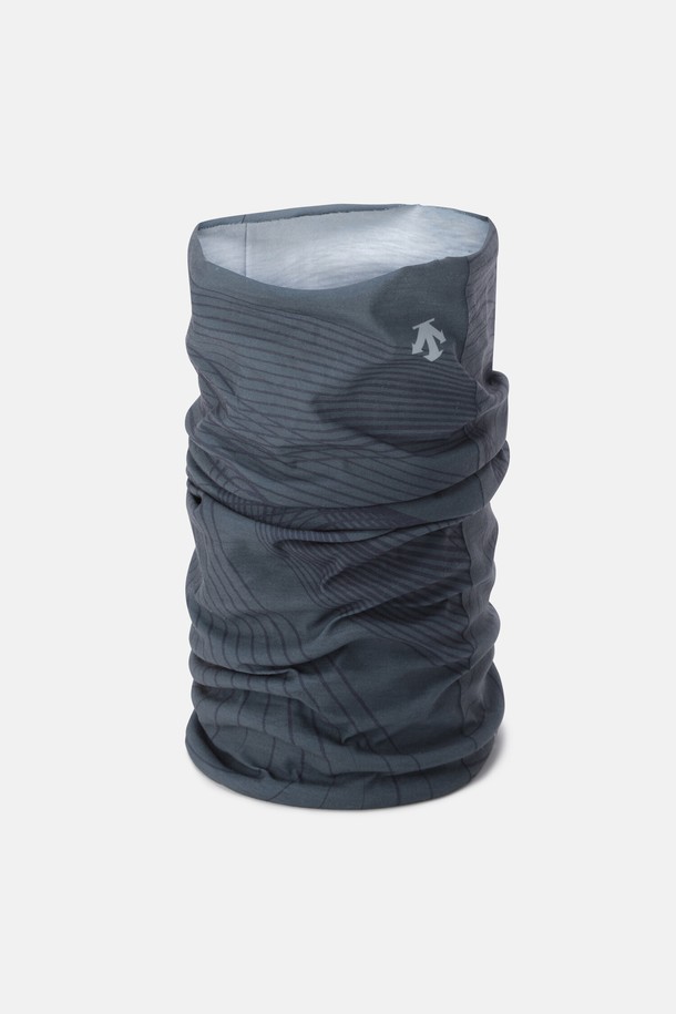 러닝 3WAY 멀티 워머 차콜 그레이 SQ423RWAO1은 가을, 겨울철 러닝룩에 적합한 보온성을 제공하는 멀티 웨어입니다. 넥워머, 마스크, 헤드밴드로 활용 가능한 3WAY 디자인으로 다양한 연출이 가능합니다. 차콜 그레이 색상의 무지 디자인으로 스포티하면서도 미니멀한 스타일을 연출합니다. 폴리에스터 소재로 제작되어 활동성이 뛰어나며, FREE 사이즈로 제작되었습니다. 멀티 워머 1개로 구성되어 있습니다.
