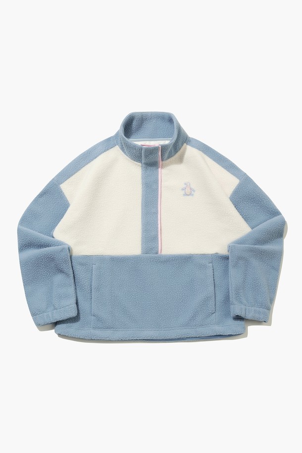 여성 플리스 아노락 라이트블루 MQ422PTLO1은 가을, 겨울 시즌에 스포티하고 캐주얼하게 연출하기 좋은 아우터입니다. 라이트블루와 아이보리 배색 디자인이 돋보이며, 레귤러핏과 하프집업 스타일로 편안한 착용감을 제공합니다. 두껍고 부드러운 플리스 소재로 제작되어 따뜻함을 선사하며, 긴 소매 기장과 배색 디테일이 특징입니다. 골프룩은 물론 일상에서도 활용 가능하며, 매칭 스커트와 함께 코디하여 여성스러운 분위기를 연출할 수 있습니다.
