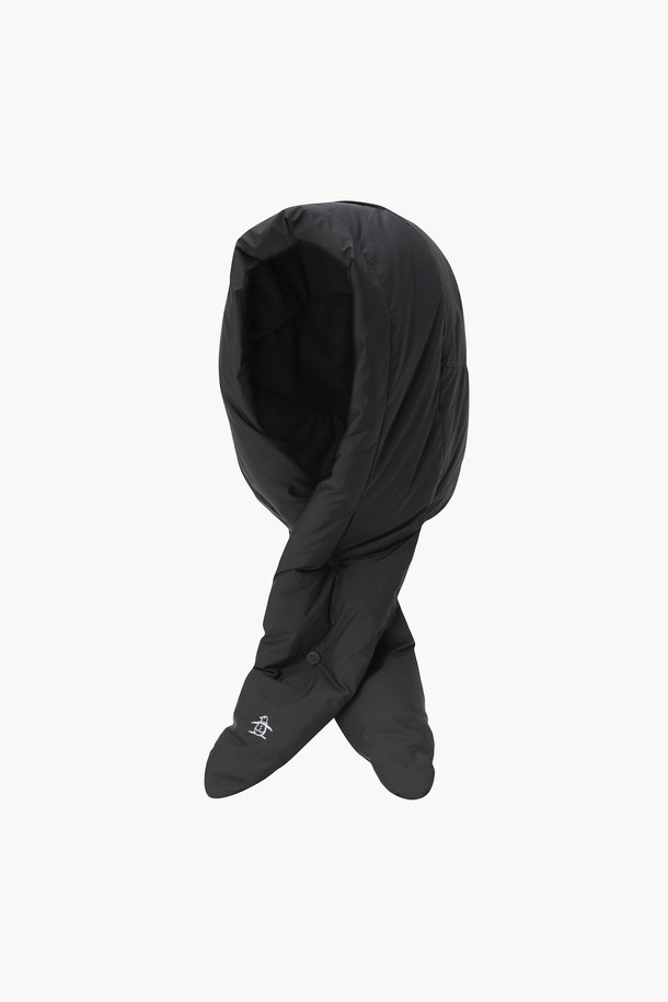 여성 구스 다운 바라클라바 MQ422LWMO4는 겨울철 골프 및 아웃도어 활동에 적합한 보온 방풍 기능을 갖춘 모자입니다. 깊은 모자 깊이와 부드러운 촉감으로 편안한 착용감을 제공하며, 블랙 색상의 무지 디자인으로 어떤 스타일에도 잘 어울립니다. 폴리에스터와 구스다운(솜털 90%, 깃털 10%) 충전재를 사용하여 뛰어난 보온성을 자랑합니다. 클래식, 미니멀, 고프코어 스타일의 골프룩, 등산룩, 캠핑룩에 매치하여 세련된 겨울 패션을 완성해보세요.
