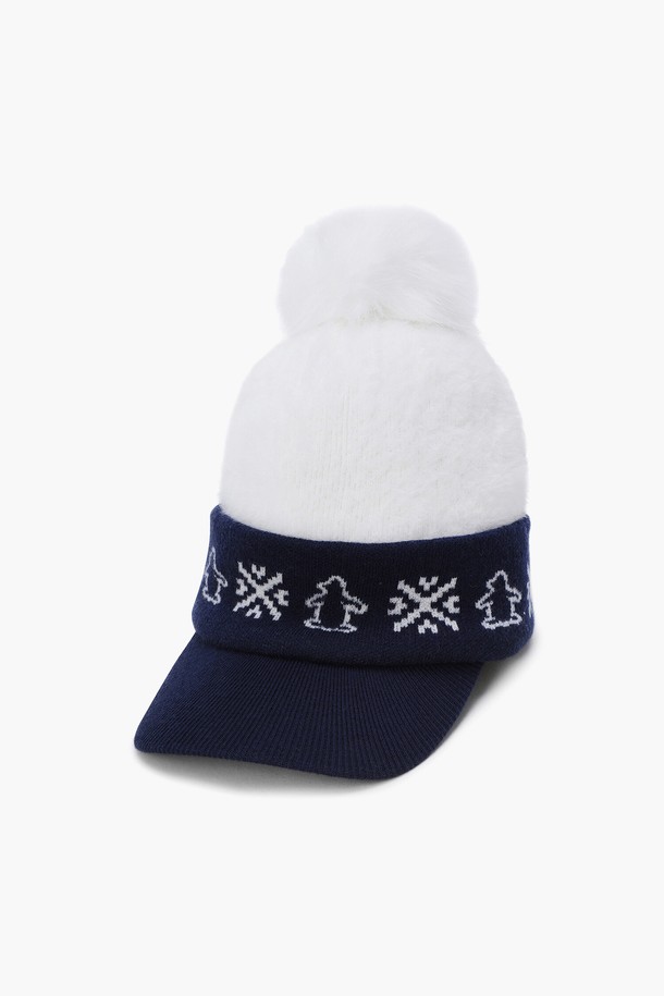 여성 홀리데이 패턴 니트캡 MQ422LCPO1은 겨울 시즌, 골프 및 일상에서 활용하기 좋은 모자입니다. 울, 폴리에스터, 나일론 혼방 소재로 제작되어 따뜻하고 편안한 착용감을 제공합니다. 7cm 챙 넓이와 홀리데이 패턴이 적용되어 클래식, 미니멀, 캐주얼 스타일을 연출하기 좋습니다. DNVY 컬러로 다양한 의상에 매치하기 용이하며, 골프룩에 포인트를 더할 수 있습니다.
