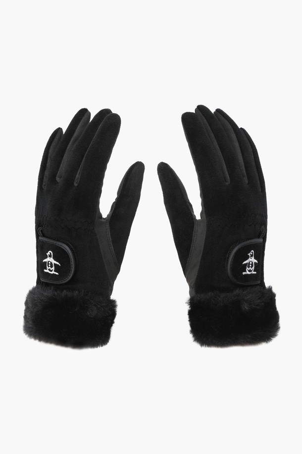 여성 양손 방한 장갑 MQ422LGLO1은 겨울철 라운딩이나 야외 활동 시 따뜻함과 스타일을 동시에 만족시키는 제품입니다. 부드러운 촉감의 합성가죽, 면, 폴리에스터 혼방 소재로 제작되어 뛰어난 보온성을 제공하며, 양손 모두 착용 가능하여 편의성을 높였습니다. 블랙 컬러에 로고 패턴으로 포인트를 주어 클래식, 미니멀, 스포티한 다양한 스타일에 매치하기 용이합니다. 골프룩, 등산룩 등 TPO에 구애받지 않고 폭넓게 활용 가능하며, 두꺼운 두께감으로 추운 날씨에도 따뜻하게 손을 보호해 줍니다. 기능성과 디자인을 모두 갖춘 여성 방한 장갑을 경험해 보세요.
