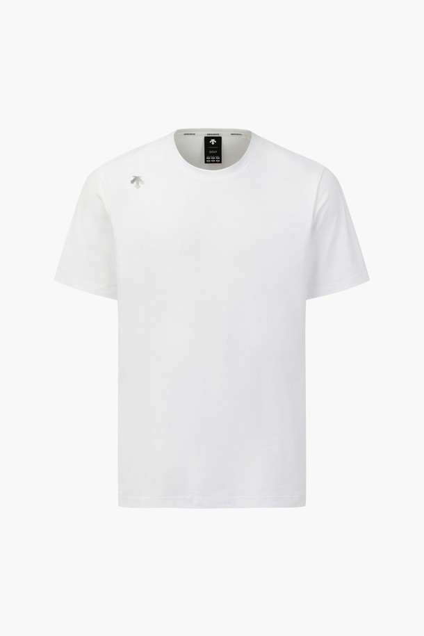 남녀공용 라운드 반팔 티셔츠 DQ32MFNS72는 골프 및 일상생활에서 스포티한 스타일을 연출할 수 있는 반팔 티셔츠입니다. 여름 시즌에 적합하며, 흡습 및 속건 기능의 폴리에스터 소재로 제작되어 쾌적한 착용감을 제공합니다. 레귤러핏 라운드넥 디자인에 얇은 두께감으로 활동성을 높였으며, 등판에는 데상트 스피릿 로고 그래픽이 포인트로 들어가 있습니다. BLKG, BWTG 두 가지 컬러로 출시되어 다양한 스타일에 매치하기 좋습니다.
