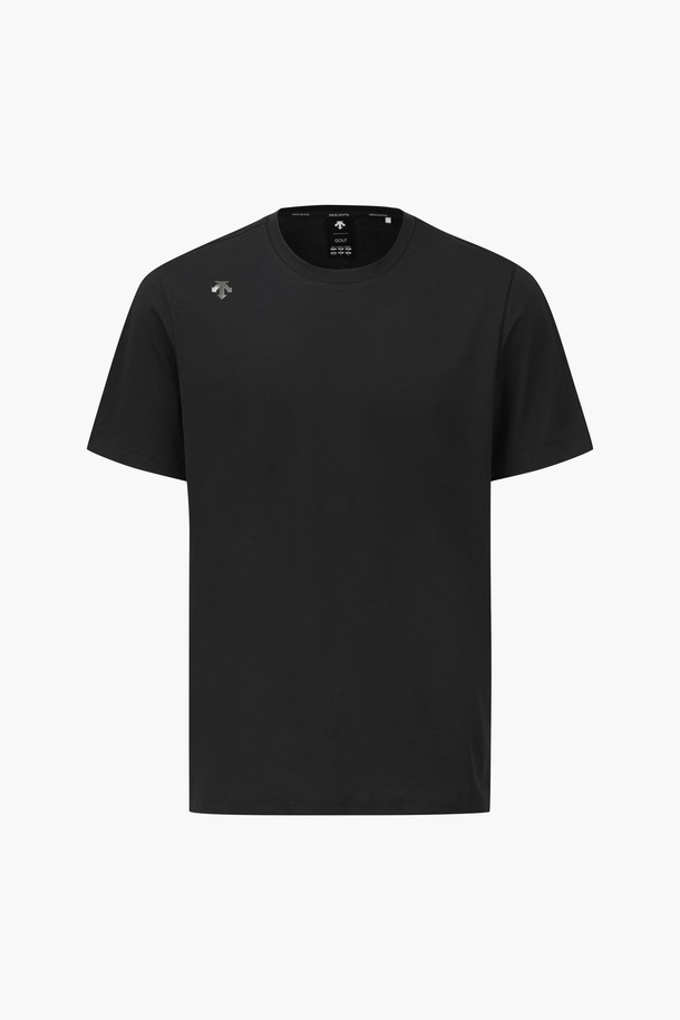 남녀공용 라운드 반팔 티셔츠 DQ32MFNS72는 골프 및 일상생활에서 모두 활용 가능한 반팔 티셔츠입니다. 흡습 및 속건 기능의 폴리에스테르 소재로 제작되어 쾌적한 착용감을 제공하며, 여름철에도 시원하게 입을 수 있습니다. 레귤러핏으로 편안한 착용감을 선사하며, 라운드 넥 디자인으로 어떤 스타일에도 잘 어울립니다. 등판에는 데상트 스피릿 로고 그래픽이 포인트로 들어가 스포티하면서도 미니멀한 스타일을 연출합니다. BLKG, BWTG 두 가지 색상으로 출시되어 취향에 맞게 선택할 수 있습니다.
