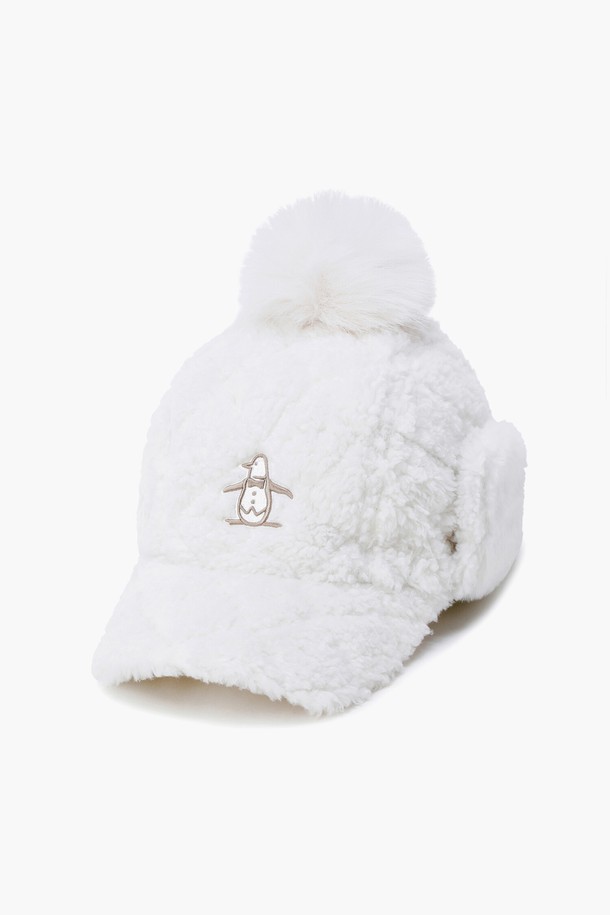 여성 플리스 이어머프 캡 화이트 MQ422LCPO7은 겨울철 보온성을 책임지는 모자입니다. 부드러운 폴리에스터 플리스 소재로 제작되어 뛰어난 촉감을 제공하며, 귀를 덮는 이어머프 디자인으로 방한 기능을 더했습니다. 챙 넓이 7.5cm의 무지 스타일로, 골프룩이나 일상 캐주얼룩에 클래식하고 미니멀한 느낌을 더해줍니다. 화이트와 브라운 두 가지 색상으로 출시되어 다양한 스타일에 매치하기 좋습니다.
