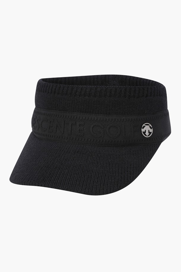 여성 니트 선바이저 DQ42WFSVO1은 봄, 여름 시즌에 어울리는 모자로, 고급스러운 무드를 연출합니다. 울, 나일론, 캐시미어 혼방 소재로 제작되어 부드러운 촉감을 선사하며, 7.5cm 너비의 챙이 햇빛을 효과적으로 가려줍니다. 자카드 패턴과 로고 디자인, 유광 스피릿 장식이 더해져 클래식, 미니멀, 캐주얼 스타일 모두 소화 가능합니다. 여행룩, 휴가룩에 포인트 아이템으로 활용하여 스타일리시함을 더해보세요. 보온 기능도 갖춰 변덕스러운 날씨에도 유용합니다.
