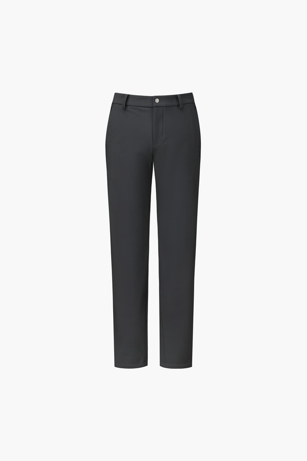 남성 본딩 슬림핏 팬츠 DQ42MFPTO7는 겨울철 필드 위, 일상에서도 활용하기 좋은 남성용 슬림핏 팬츠입니다. 보온성이 뛰어난 두꺼운 두께감에 부드러운 촉감의 원단을 사용하여 편안한 착용감을 선사합니다. 허리 뒤쪽 밴딩 처리로 활동성을 높였으며, 신축성이 더해져 골프 등의 스포츠 활동에도 적합합니다. 무지 디자인으로 스포티하면서도 미니멀한 스타일을 연출하며, BLKG, GRYG 두 가지 컬러로 출시되었습니다. 나일론, 폴리에스터, 폴리우레탄 혼방 소재로 제작되어 내구성과 활동성을 동시에 잡았습니다.
