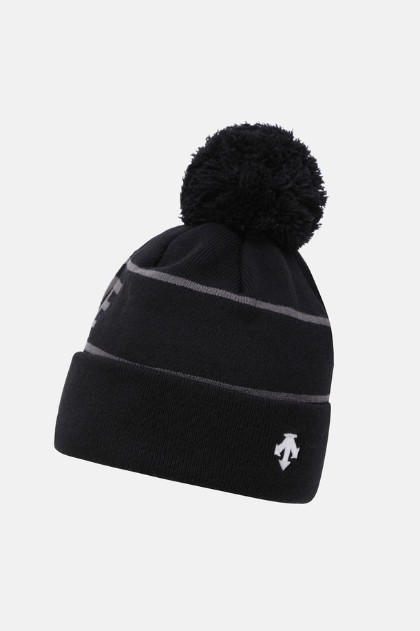 영애슬릿 숏 방울 비니 블랙 SQ32JUKC91은 유아동을 위한 보온 비니입니다. 블랙과 아이보리 두 가지 색상으로 출시되었으며, 아크릴과 폴리에스터 혼방 소재로 제작되어 부드러운 촉감을 자랑합니다. 두꺼운 두께감과 내부 플리스 안감으로 따뜻함을 더했으며, 캐주얼, 미니멀, 클래식 스타일을 연출하기 좋습니다. 위빙 자카드 포인트와 방울, 자수 디테일이 돋보이며, 가을, 겨울철 데일리룩, 산책룩, 집콕룩에 활용하기 좋습니다.
