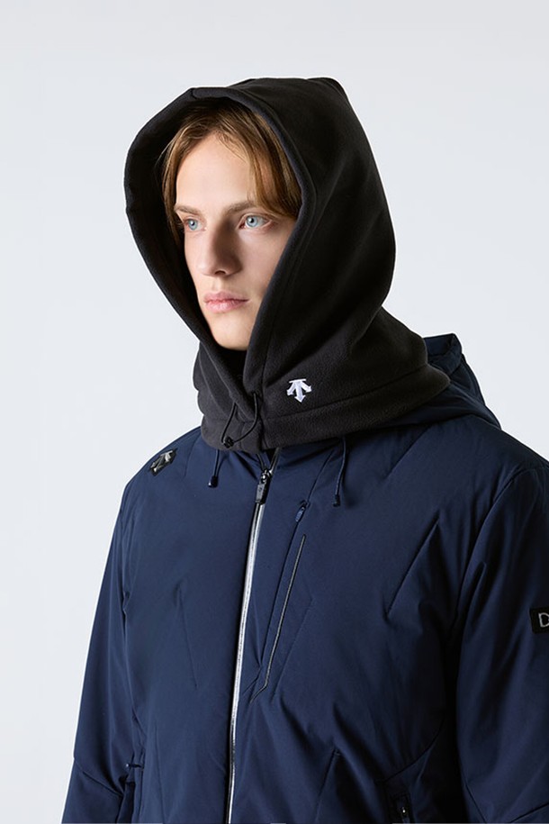 블랙 바라클라바 SQ423SWAO1은 겨울철 보온과 방한 기능을 제공하는 깊은 모자 깊이의 바라클라바입니다. 폴리에스터 소재로 제작되어 부드러운 촉감을 선사하며, 안감이 있어 더욱 따뜻하게 착용할 수 있습니다. 무지 디자인에 두꺼운 두께감으로 캐주얼, 미니멀, 스포티한 스타일을 연출하기 좋습니다. 등산룩, 러닝룩 등 다양한 스포츠 활동과 일상생활에서 활용하기 좋은 아이템입니다. 기본적인 블랙과 베이지 두 가지 컬러로 출시되었습니다.
