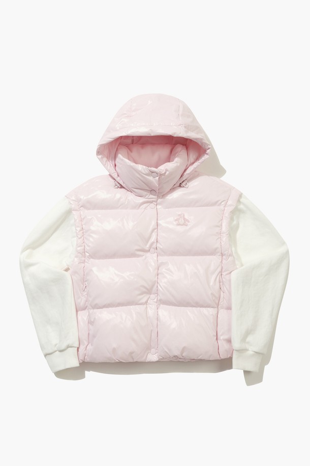 여성 소매 디테쳐블 푸퍼 다운 베스트 라이트핑크 MQ422PJPO2는 부드러운 촉감의 나일론, 폴리에스터, 오리털 혼방 소재로 제작되어 겨울철 보온성을 책임지는 다운 베스트입니다. 가볍고 따뜻하며, 소매가 탈부착 가능하여 다양한 스타일 연출이 가능합니다. 크롭 기장의 레귤러핏으로 스포티, 캐주얼, 미니멀한 스타일을 즐기는 여성분들께 적합하며, 골프룩으로도 활용할 수 있습니다. 지퍼형 여밈 방식과 무지 디자인으로 깔끔함을 더했습니다. 라이트핑크와 아이보리 두 가지 컬러로 출시되어 취향에 맞게 선택할 수 있습니다.
