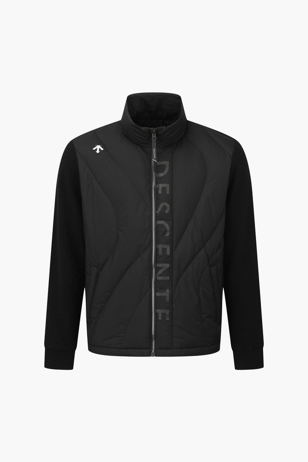 남성 웨이브 퀼팅 하이브리드 다운 점퍼 DQ42MFKOO3는 겨울철 골프 및 일상 활동에 적합한 스포티 스타일의 다운 점퍼입니다. 퀼팅 처리된 디자인에 레귤러핏으로 제작되었으며, 보온성과 발열 기능을 갖춘 두꺼운 두께감의 제품입니다. 겉감은 나일론, 모, 폴리에스터 혼방 소재로, 안감에는 발열 안감이 적용되어 따뜻함을 더합니다. 거위 솜털과 거위 깃털을 사용하여 부드러운 촉감을 제공하며, 집업 스타일의 긴 소매 디자인으로 편안하게 착용할 수 있습니다. 색상은 블랙(BLKG)과 라이트 그레이(LGYG) 두 가지로 출시되었습니다.
