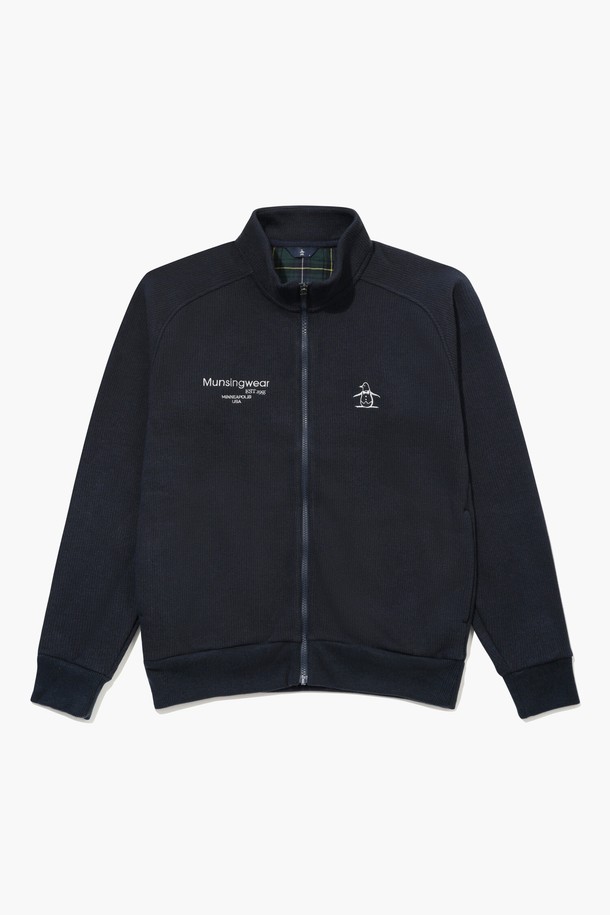 남성 골조직 저지 풀집업 네이비 MQ411MCSO1은 스포티하고 베이직한 스타일의 남성용 집업 자켓입니다. 봄, 가을에 적합하며, 골프 및 스포츠 활동에 착용하기 좋습니다. 부드러운 촉감의 아크릴, 모달, 면 혼방의 골조직 저지 소재로 제작되어 편안한 착용감을 제공합니다. 레귤러핏에 긴소매 기장, 무지 디자인, 네이비 컬러로 미니멀한 매력을 더했습니다. 보온 기능을 갖춘 레귤러 기장의 집업 자켓으로, 캐주얼한 골프룩을 연출해보세요.
