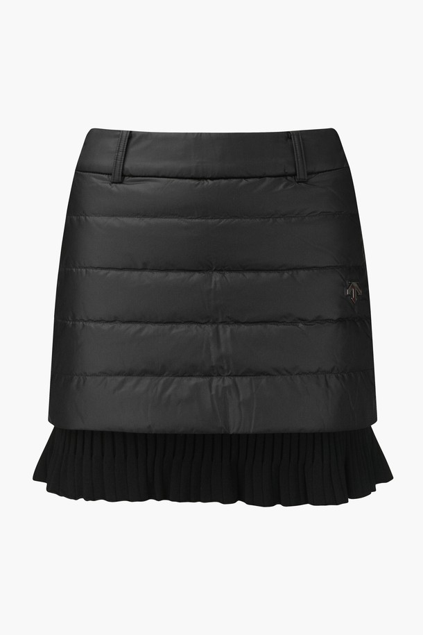 아크먼트(ACMT) 여성 니트 다운 하이브리드 스커트 DQ42WFSKOA는 겨울철 골프 라운딩과 일상에서 모두 활용 가능한 여성용 니트 다운 스커트입니다. 부드러운 촉감의 나일론, 레이온, 폴리에스터 혼방 소재와 오리솜털 충전재를 사용하여 보온성과 경량성을 동시에 갖췄습니다. 밑단 플리츠 디테일이 스포티하면서도 우아한 스타일을 연출하며, 하이브리드 디자인으로 활동성을 높였습니다. BLKG, IVYG 두 가지 색상으로 출시되어 다양한 골프룩과 클래식, 미니멀 스타일 연출에 용이합니다.
