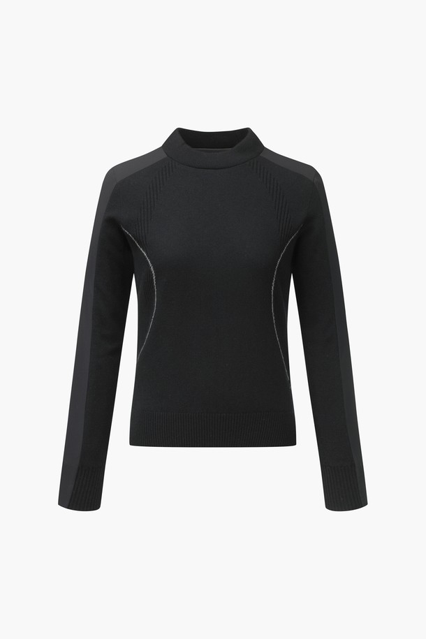 여성 하이브리드 방풍 풀오버 DQ42WFKPOK는 골프 및 일상생활에서 스포티한 스타일을 연출할 수 있는 겨울철 방풍 풀오버입니다. 부드러운 울, 나일론, 폴리에스터 혼방 소재로 제작되어 보온성과 가벼운 착용감을 제공하며, 하프넥 디자인과 긴소매, 레귤러핏으로 편안한 착용감을 선사합니다. 무지 패턴에 블랙, 아이보리 그레이 컬러로 출시되어 다양한 의상과 매치하기 용이합니다. 우븐 소재와 다른 조직 디테일이 돋보이는 하이브리드 디자인으로, 필드 위는 물론 일상에서도 세련된 스타일을 연출해보세요.
