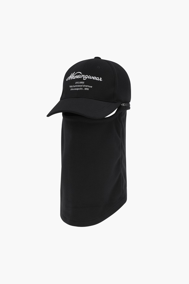 남성 방한 디태쳐블 풀오버 캡 MQ421MCPN1는 겨울철 골프룩을 위한 필수 아이템입니다. 블랙(BLCK) 컬러의 무지 디자인으로 미니멀하고 클래식한 스타일을 연출합니다. 폴리에스터와 폴리우레탄 혼방 소재로 제작되어 방한 기능성을 갖추었습니다. 7.5cm 너비의 챙과 탈부착 가능한 디자인은 실용성을 더하며, 추운 날씨에도 따뜻하고 편안하게 착용할 수 있습니다.
