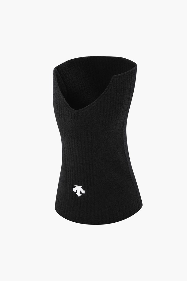 남녀공용 탁텔(Tactel) V넥 워머 DQ42MFWMO4는 겨울철 보온성을 책임지는 베이직 스타일의 넥워머입니다. 부드러운 촉감의 폴리에스터와 폴리우레탄 혼방 소재로 제작되어 편안한 착용감을 선사합니다. 심리스 기법과 U자라인 쉐입으로 디자인되어 활동성을 높였으며, 두꺼운 두께로 뛰어난 보온 기능을 제공합니다. 미니멀, 캐주얼, 클래식 등 어떤 스타일에도 잘 어울리며, 일상, 산책, 여행 등 다양한 TPO에 활용 가능합니다. 무지 디자인에 BLKG, CHAG, IVYG, MLGG 4가지 색상으로 출시되어 폭넓은 선택이 가능합니다.
