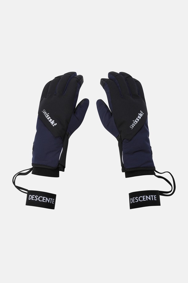 스위스 스키 장갑 네이비 SQ423IGLN0는 스노우 스포츠와 스키를 즐기기에 적합한 겨울용 장갑입니다. 네이비와 블랙 컬러로 출시되었으며, 공용으로 착용 가능합니다. 폴리에스터, 폴리우레탄, 나일론, 아크릴, 염소가죽 등 다양한 소재로 제작되어 보온성과 방수 기능을 갖췄습니다. 두꺼운 두께감과 무지 패턴으로 스포티하고 캐주얼한 스타일을 연출합니다. 스키장갑으로, 겨울철 야외 활동 시 따뜻함과 편안함을 선사합니다.
