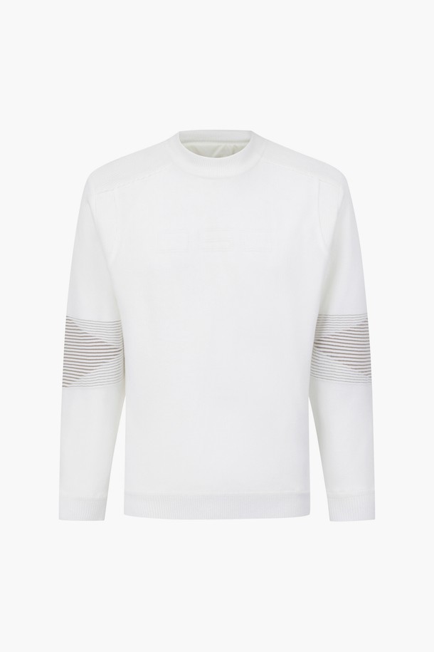 남성용 투톤 하이넥 방풍 스웨터 DQ42MFKPOB는 가을과 겨울, 스포티한 골프룩 연출에 적합한 제품입니다. 부드러운 촉감의 아크릴, 폴리에스터, 모 혼방 소재로 제작되었으며, 레귤러 핏과 긴소매 디자인으로 편안한 착용감을 제공합니다. 하이넥 스타일과 얇은 두께로 디자인되었으며, 방풍 기능과 경량성을 갖춰 활동성을 높였습니다. DGRG, IVYG 두 가지 색상 옵션으로 제공되며, DSG 로고가 포인트를 더합니다.
