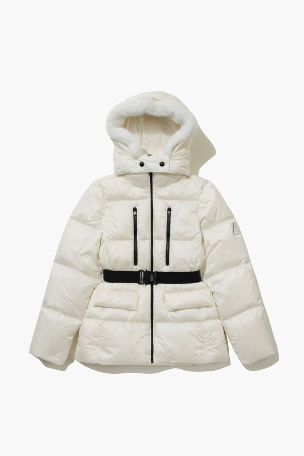 여성 퍼후드 미들 다운 점퍼 _크림 GQ422LDJO5입니다. 부드러운 촉감의 나일론, 폴리에스터, 거위솜털, 거위깃털 혼방 소재로 제작되어 겨울철에도 따뜻하게 착용할 수 있습니다. 넉넉한 레귤러핏과 지퍼형 여밈 방식, 긴 소매 기장으로 편안함을 더했습니다. 스포티하면서도 캐주얼한 스타일로, 골프 및 일상생활에서 활용하기 좋습니다. 퍼후드 디테일과 후드 탈부착 기능으로 다양한 스타일 연출이 가능합니다.
