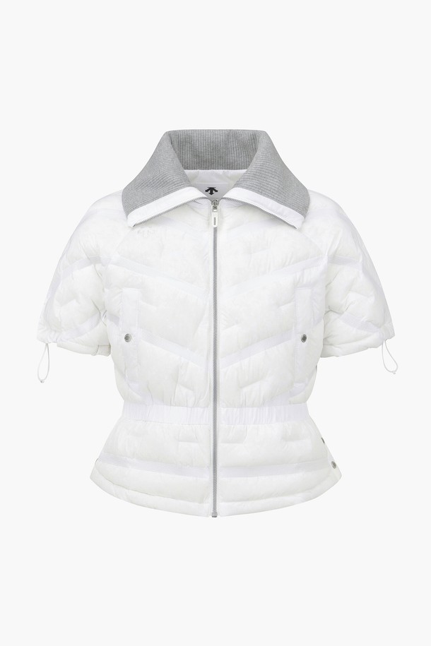 여성 반팔 튜브 다운 점퍼 DQ42WFDJO6는 봄, 가을 시즌에 골프 및 일상에서 활용하기 좋은 아우터입니다. 베이지와 화이트 두 가지 색상으로 출시되었으며, 스포티하고 캐주얼한 스타일을 연출합니다. 튜브 다운 원단으로 제작되어 경량성과 보온성을 동시에 갖췄으며, 니트 카라와 등판 디테일이 특징입니다. 레귤러핏으로 편안하게 착용 가능하며, 집업 스타일로 간편하게 여밀 수 있습니다. 나일론, 폴리에스터, 오리솜털, 오리깃털을 사용하여 부드러운 촉감을 선사하는 두꺼운 두께감의 반소매 다운 점퍼입니다.
