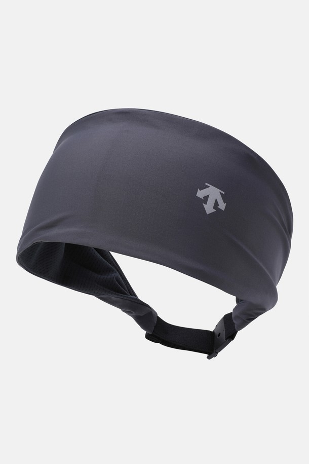 러닝 와이드 헤드밴드 차콜 그레이 SR123RSU11은 러닝룩과 피트니스룩에 잘 어울리는 스포티하고 미니멀한 디자인의 헤드밴드입니다. 부드러운 촉감의 나일론, 폴리에스터, 폴리우레탄 혼방 소재로 제작되어 흡습성과 뛰어난 신축성을 제공합니다. 얇은 두께감으로 사계절 내내 착용하기 좋으며, 와이드 스타일로 안정적인 착용감을 선사합니다. 차콜 그레이 컬러의 무지 디자인으로 어떤 스타일에도 쉽게 매치할 수 있습니다. 러닝 시 땀 흡수와 스타일리시함을 동시에 잡을 수 있는 아이템입니다.
