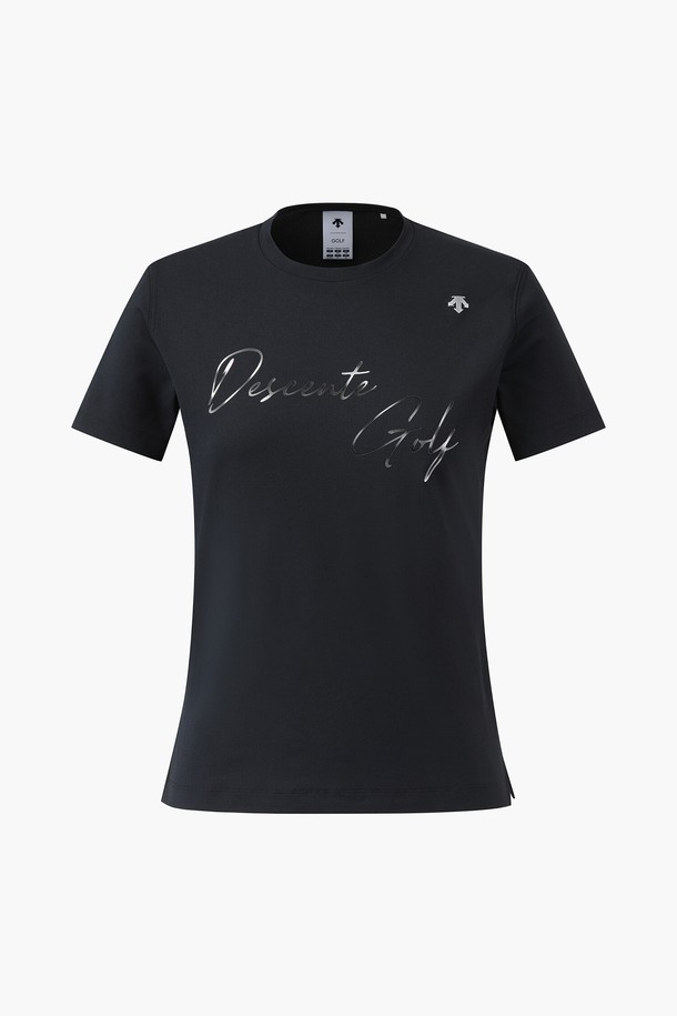 여성 라운드넥 반팔 티셔츠 DP22WFNS4G는 뛰어난 기능성과 미니멀한 디자인을 갖춘 여름철 필수 아이템입니다. 폴리에스테르와 폴리우레탄 혼방 소재로 제작되어 얇고 시원하며, 레귤러 핏으로 편안한 착용감을 제공합니다. 라운드넥 디자인과 무지 패턴은 스포티하면서도 베이직한 스타일을 연출하여 다양한 골프룩과 일상룩에 활용하기 좋습니다. BLKG, OWHG 두 가지 색상으로 출시되어 취향에 맞게 선택할 수 있으며, 데상트 공식 제품으로 믿을 수 있는 품질을 보장합니다. 활동적인 여성 골퍼를 위한 완벽한 선택입니다.
