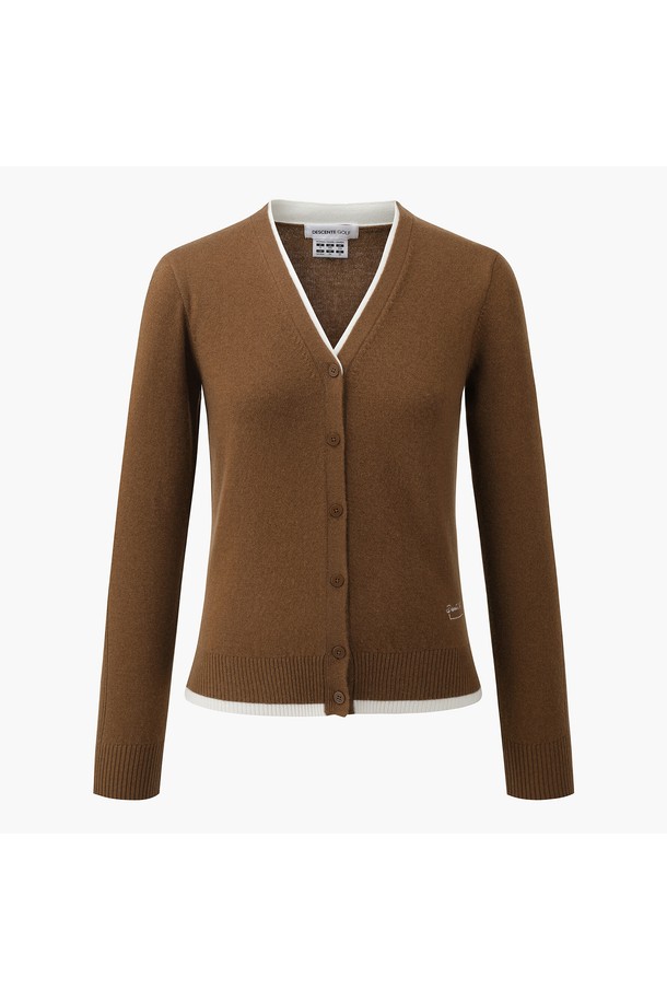 여성 캐시미어 혼방 브이넥 가디건 DR12WFKO1A는 가을, 겨울 시즌 골프룩을 위한 클래식하고 캐주얼한 스타일의 상의입니다. 브라운, 그레이, BRWG, MLGG 색상으로 출시되었으며, 부드러운 촉감의 캐시미어, 모, 레이온, 폴리에스터 혼방 소재로 제작되었습니다. 슬림핏 또는 레귤러핏으로 연출 가능하며, 긴소매와 무지 또는 배색 패턴의 브이넥 디자인이 특징입니다. 미니멀한 디자인으로 다양한 하의와 매치하여 세련된 골프 패션을 완성할 수 있습니다.
