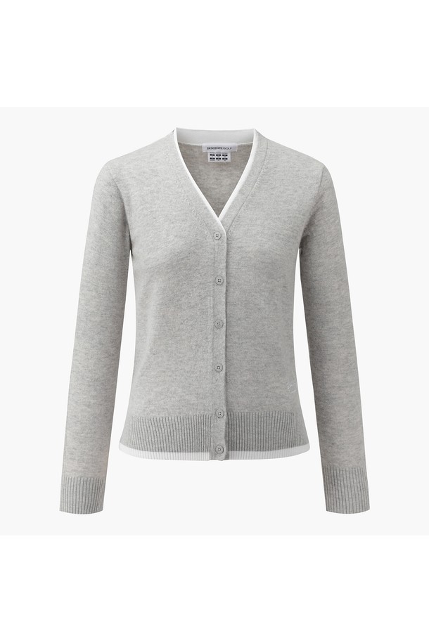 DR12WFKO1A 여성 캐시미어 혼방 브이넥 가디건은 캐시미어, 모, 울, 레이온, 폴리에스테르 등의 고급 소재를 혼방하여 부드러운 촉감을 선사합니다. 봄, 가을, 겨울 세 계절 모두 활용 가능하며, 클래식, 베이직, 스포티한 스타일을 연출할 수 있습니다. 레귤러핏의 긴 소매 기장으로 편안한 착용감을 제공하며, 무지 또는 배색 패턴으로 다양한 코디에 활용하기 좋습니다. 브이넥 디자인과 싱글 버튼 여밈으로 세련된 실루엣을 강조하며, 골프룩이나 일상복으로 폭넓게 활용할 수 있습니다. 그레이, 화이트 두 가지 색상으로 출시되어 취향에 맞게 선택 가능합니다.
