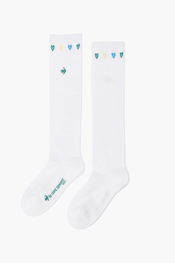 여성 하트자카드 니삭스 (GQ122LKS12)는 스포티하면서도 걸리시한 스타일을 연출하는 골프룩에 적합한 니삭스입니다. 핑크(PINK)와 퓨어그레이(PUGR) 두 가지 색상으로 제공되며, 면, 나일론, 폴리우레탄, 폴리에스터 혼방 소재로 제작되어 편안한 착용감을 선사합니다. 발길이 23~25cm, 발목길이 35cm로 제작되었으며, 하트자카드 패턴이 돋보입니다. 제조는 데상트코리아에서 한국에서 생산되었습니다.
