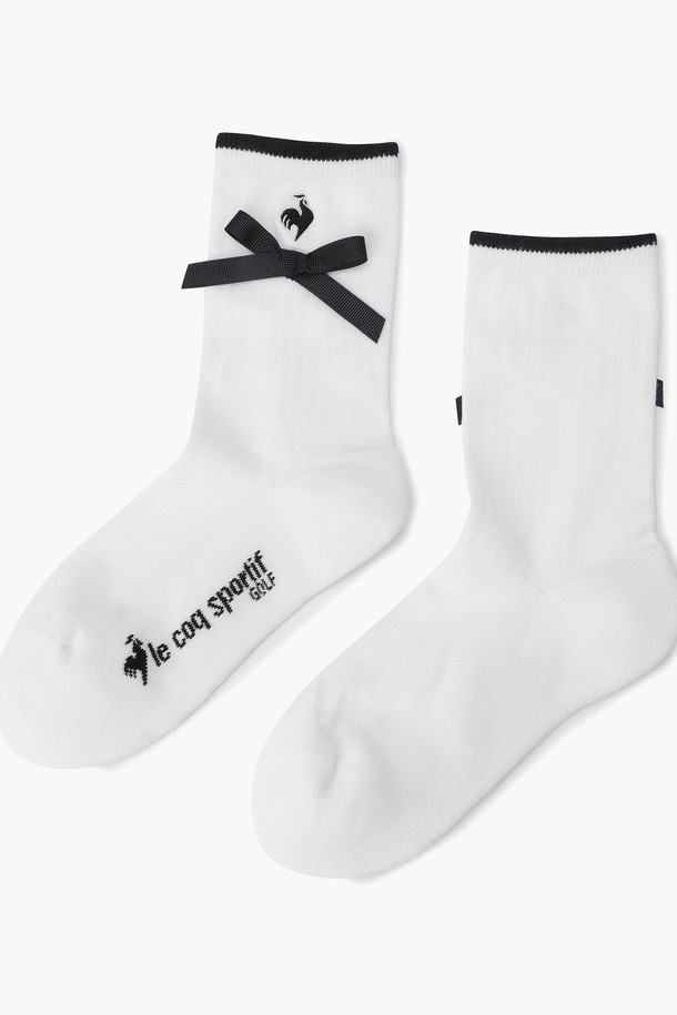 여성 리본 장식 미들 삭스 (GQ122LSO31)는 골프룩, 캐주얼, 걸리시, 미니멀 스타일을 위한 양말입니다. 면, 나일론, 폴리우레탄, 폴리에스터 혼방 소재로 제작되어 사계절 내내 착용 가능합니다. 블랙, 핑크 두 가지 색상으로 제공되며, 발길이 23~25cm에 적합합니다. 리본 장식 디테일이 돋보이는 미들 길이의 단품 양말로, 여성스러운 포인트를 더합니다. 일상생활과 골프 라운딩 시 모두 활용할 수 있습니다.
