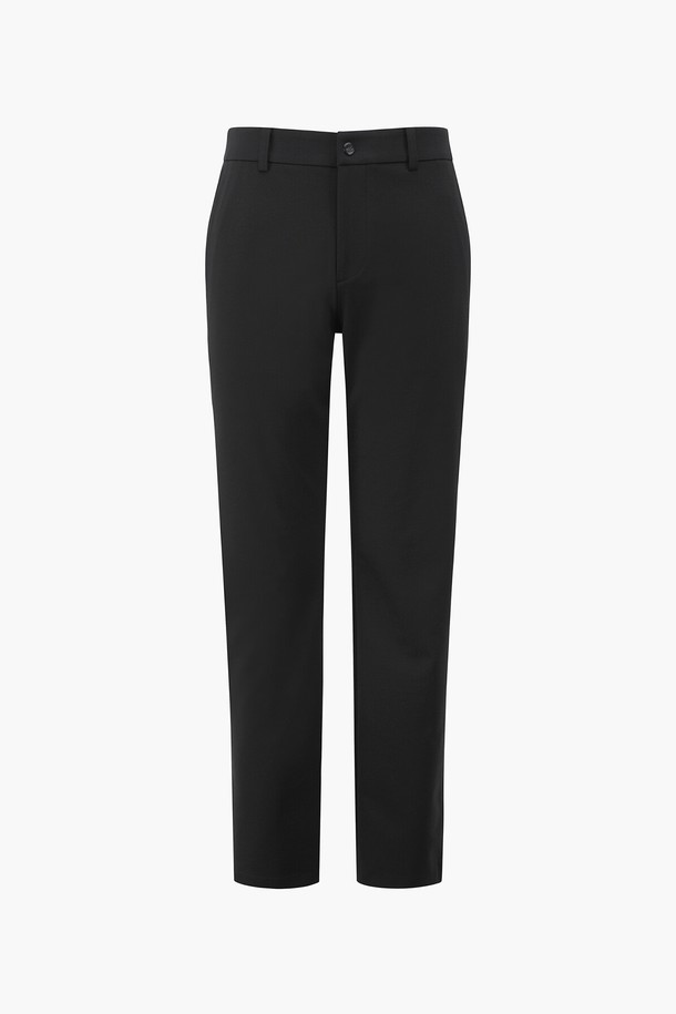 남성 스트레이트핏 저지 팬츠(MQ121MPT31)는 골프 및 일상에서 활용 가능한 남성용 저지 팬츠입니다. 블랙 컬러의 베이직한 디자인으로 캐주얼, 미니멀, 스포티한 스타일을 연출합니다. 면, 나일론, 폴리우레탄 혼방 소재로 제작되어 부드러운 촉감과 우수한 신축성, 회복력을 제공합니다. 사계절 내내 착용 가능하며, 세탁 후 틀어짐과 착용 후 늘어짐을 최소화하여 오랫동안 핏을 유지합니다. 로고 패턴이 돋보이는 스트레이트핏 긴바지로, 편안함과 스타일을 동시에 잡았습니다.
