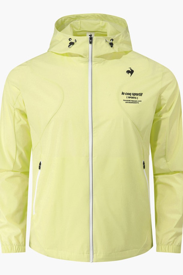 유니 르 아이스 레귤러핏 바람막이 재킷 - 라임(QQ223EJK41)은 남녀 공용으로, 봄과 여름에 쾌적하게 착용할 수 있는 얇은 두께의 바람막이입니다. 냉감 소재와 신축성, 방수 기능을 갖춰 스포츠 활동은 물론 일상에서도 활용하기 좋습니다. 라임, 화이트, 블루, 블랙 네 가지 색상으로 제공되며, 레귤러핏에 집업 스타일로 편안한 착용감을 선사합니다. 후드와 밑단 스트링 조절이 가능하며, 커브드 디자인으로 활동성을 높였습니다. 러닝, 피트니스, 여행 등 다양한 TPO에 스포티하고 미니멀한 스타일을 더해보세요.
