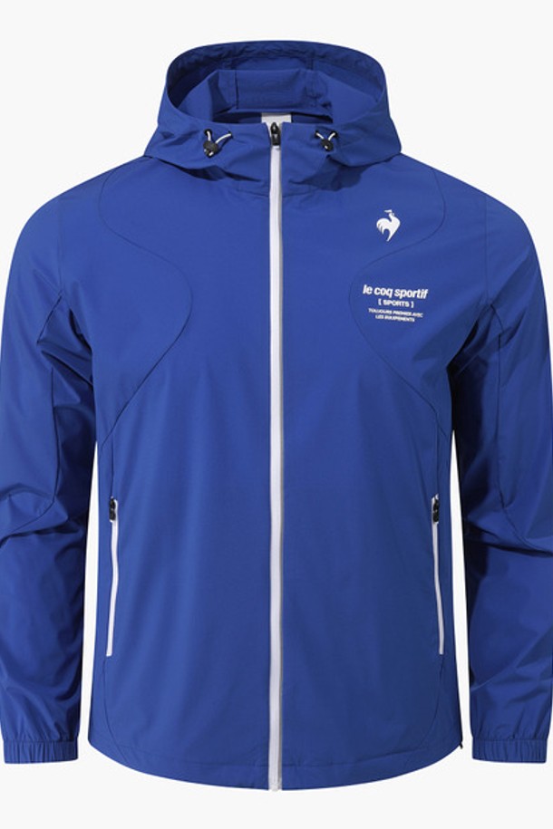 유니 르 아이스 레귤러핏 바람막이 재킷 - 블루(QQ223EJK41)는 남녀 공용으로, 봄과 여름에 스포티한 스타일을 연출하기 좋은 바람막이입니다. 얇고 쿨터치 소재와 신축성을 갖춰 운동 시 쾌적함을 제공하며, 방수 기능으로 갑작스러운 날씨 변화에도 대비할 수 있습니다. 곡선 디자인과 다이나믹 실루엣이 돋보이며, 레귤러핏으로 편안한 착용감을 선사합니다. 집업 스타일이며, 긴소매와 후드 스트링, 밑단 조절 스트링이 있어 활동성과 스타일을 모두 만족시킵니다. 러닝룩, 피트니스룩, 여행룩에 활용하기 좋습니다.
