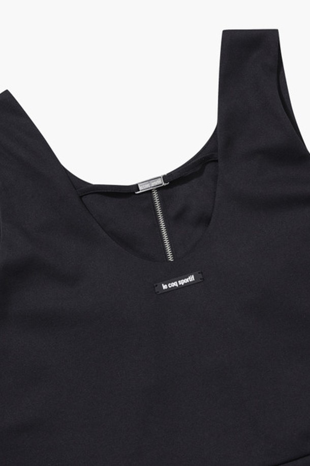 여성 선데이 자가드 루즈핏 슬리브리스 원피스 - 블랙(QQ222OOP45)는 여름 시즌에 어울리는 슬리브리스(민소매) 원피스입니다. 부드러운 폴리에스터와 트리코트 소재로 제작되어 시원하고 편안한 착용감을 선사하며, 얇은 두께감으로 한여름에도 쾌적하게 입을 수 있습니다. 자가드 패턴과 A라인의 루즈핏 실루엣이 트렌디하면서도 우아한 분위기를 연출하며, 밑단 시스루 디테일과 앞지퍼 여밈, 등판 메달 장식이 특징입니다. 라운드넥 디자인으로 데이트룩, 휴가룩, 여행룩 등 다양한 TPO에 미니멀, 클래식, 로맨틱 스타일로 연출하기 좋은 아이템입니다.
