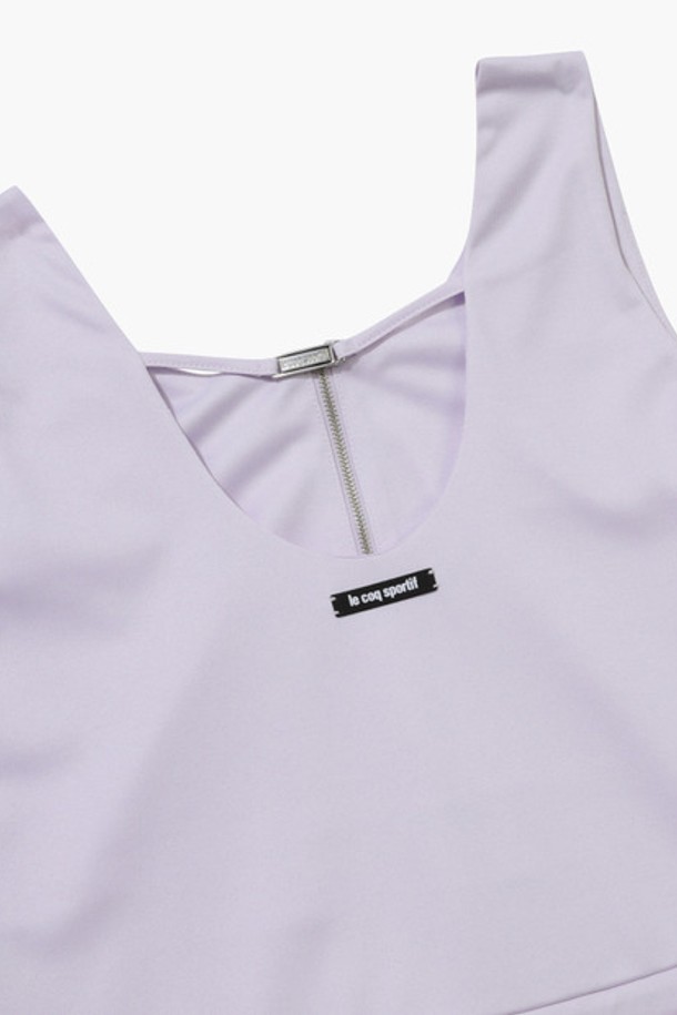 여성 선데이 자가드 루즈핏 슬리브리스 원피스 - 라벤더(QQ222OOP45)는 시원한 여름을 위한 필수 아이템입니다. 라벤더 색상과 블랙 색상으로 출시되었으며, 부드러운 촉감의 폴리에스터와 트리코트 소재로 제작되어 편안한 착용감을 선사합니다. 얇은 두께에 냉감 기능까지 더해져 스포츠 활동 시에도 쾌적함을 유지하며, 캐주얼 및 스포티 스타일을 연출할 수 있습니다. 앞 지퍼 여밈, 등판 메달 디테일, 밑단 시스루 라인, 미니 플라켓 포인트가 돋보이며, 휴가룩이나 여행룩으로 활용하기 좋습니다. 루즈핏과 오버핏으로 편안한 착용감을 제공하며, 라운드넥과 민소매 디자인으로 시원하게 즐길 수 있습니다.
