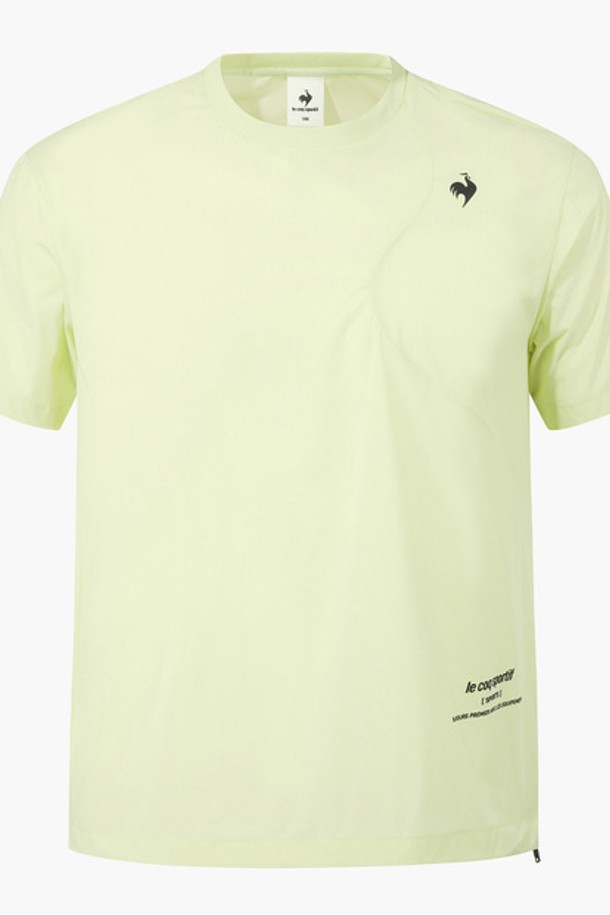 유니 르 아이스 루즈핏 반팔 피스테 - 라임(QQ223EWT41)는 시원한 착용감의 여름용 티셔츠입니다. 얇은 두께감과 나일론, 폴리우레탄 혼방 소재로 제작되어 냉감 기능을 제공하며, 신축성과 생활 방수 기능까지 갖췄습니다. 라운드넥에 루즈핏으로 편안한 착용감을 선사하며, 하단 스트링으로 실루엣 조절이 가능합니다. 스포티, 캐주얼, 미니멀한 스타일을 연출하며, 여름 바캉스룩에 적합합니다.
