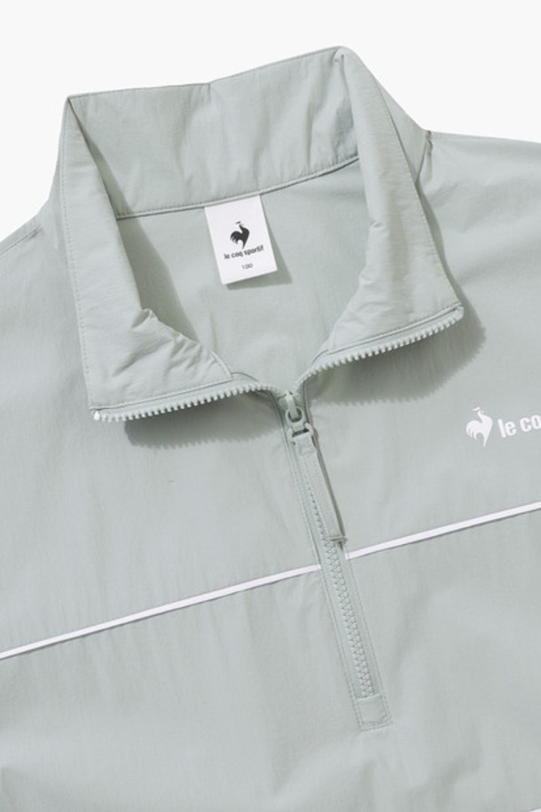 유니 씬플렉스 루즈핏 반팔 아노락 재킷 - 카키(QQ223LJK52)는 캐주얼하고 스포티한 스타일을 연출하기 좋은 아노락 자켓입니다. 봄, 여름 시즌에 적합하며, 가볍고 시원한 냉감 소재와 얇은 두께로 편안한 착용감을 제공합니다. 넉넉한 루즈핏과 오버핏으로 활동성을 높였으며, 스탠넥, 파이핑 디테일, 밑단 스트링으로 디자인 포인트를 더했습니다. 일상, 산책, 여행 등 다양한 상황에서 활용하기 좋으며, 발수 및 방풍 기능으로 변덕스러운 날씨에도 유용합니다. 카키, 아이보리, 블랙, 핑크 네 가지 색상으로 출시되어 취향에 맞게 선택할 수 있습니다.
