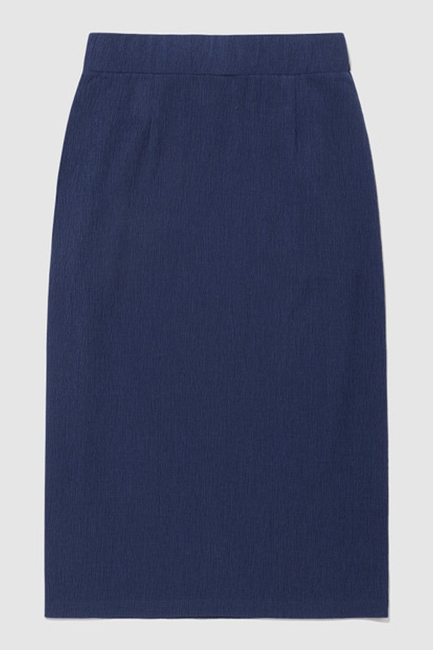 여성 플리츠 미디 스커트 - 네이비(QQ222OSK53)는 캐주얼한 스타일의 플리츠 스커트입니다. 네이비와 블랙 두 가지 색상으로 만나볼 수 있으며, 봄과 여름에 어울리는 미디 기장의 스커트입니다. 불규칙한 플리츠 가공으로 입체적인 실루엣을 연출하며, 신축성 있는 폴리에스터, 레이온, 폴리우레탄 혼방 소재로 부드러운 촉감을 선사합니다. 데이트룩이나 쇼핑룩에 매치하여 미니멀하고 클래식한 분위기를 연출해보세요. 루즈핏으로 편안하게 착용 가능합니다.
